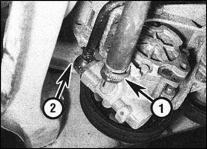 Ремонт и эксплуатация автомобиля Skoda Felicia с 1994 г. -Удаление воздушных пробок из гидравлического тpaкта системы усиления руля