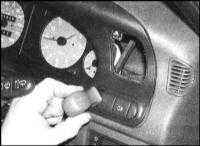 Ремонт и эксплуатация автомобиля Skoda Felicia с 1994 г. -Снятие и установка приборного щитка