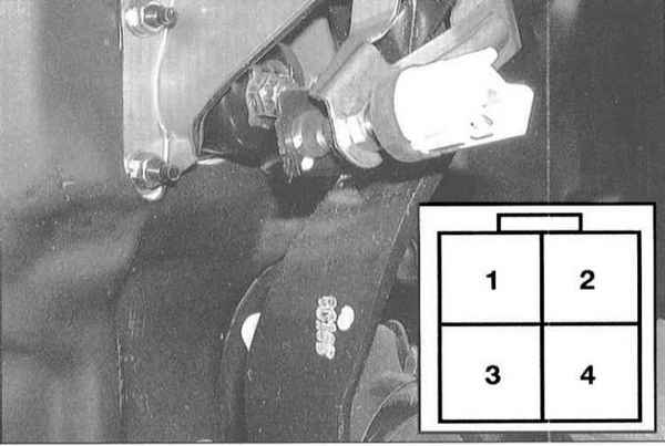Устройство, обслуживание и ремонт Honda Accord -Проверка исправности функционирования, замена и регулировка датчика-выключателя стоп-сигналов